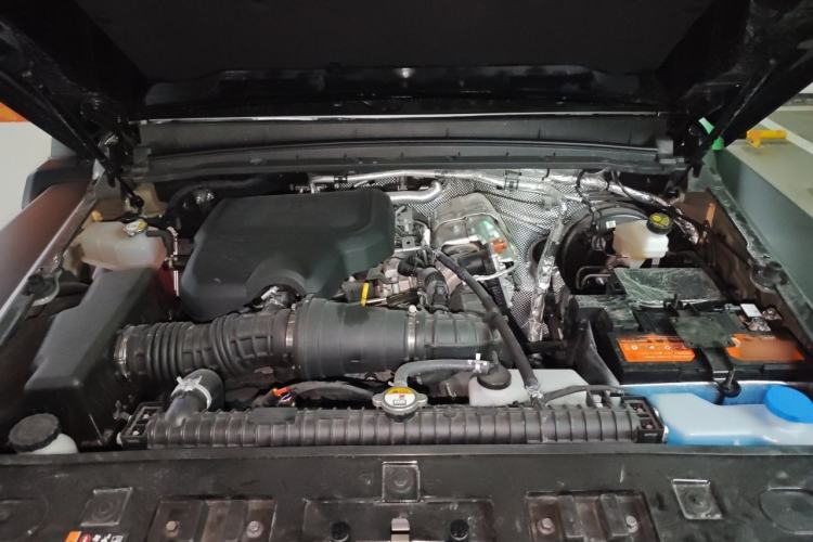 Used 212 T01 2025 2.0T Changfeng Engine Bay