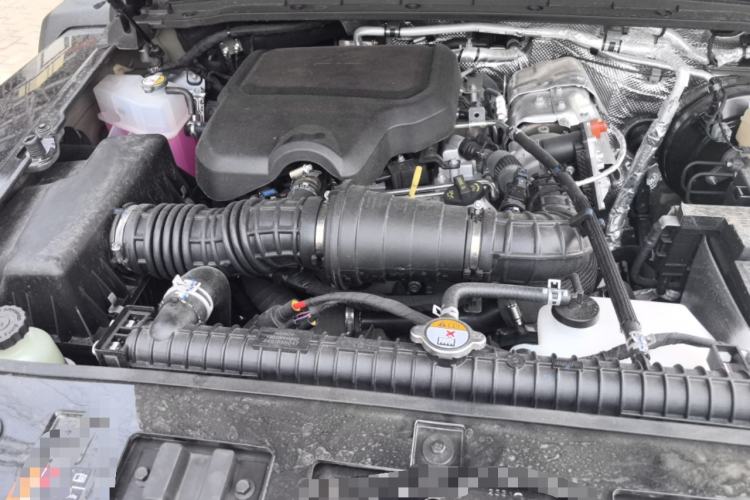 Used 212 T01 2025 2.0T Changfeng Engine Bay