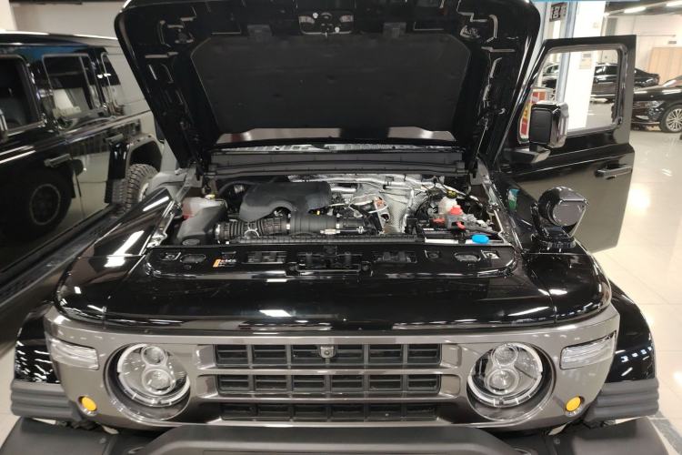 Used 212 T01 2025 2.0T Changfeng Engine Bay