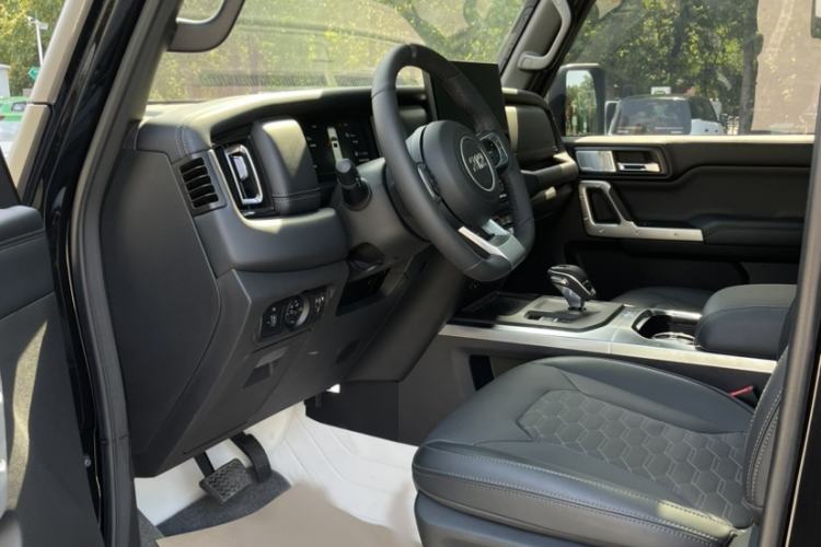 Used 212 T01 2025 2.0T Changfeng Exterior 2
