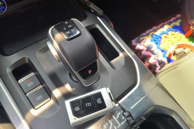 Used 212 T01 2025 2.0T Changfeng Gear Lever