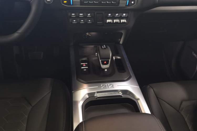 Used 212 T01 2025 2.0T Changfeng Gear Lever