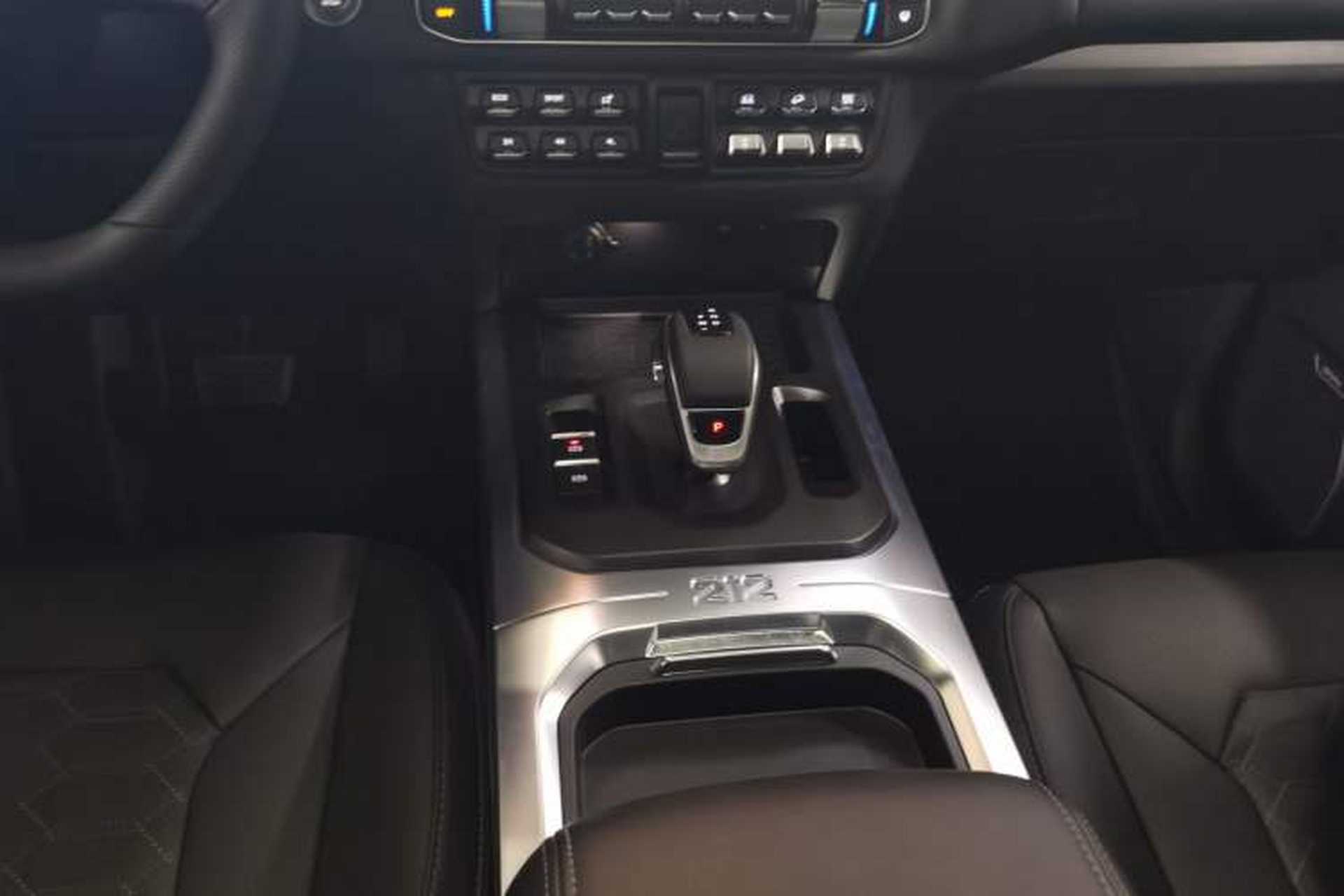 Used 212 T01 2025 2.0T Changfeng Gear Lever