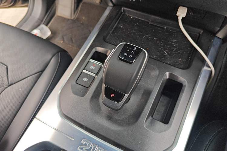 Used 212 T01 2025 2.0T Changfeng Gear Lever