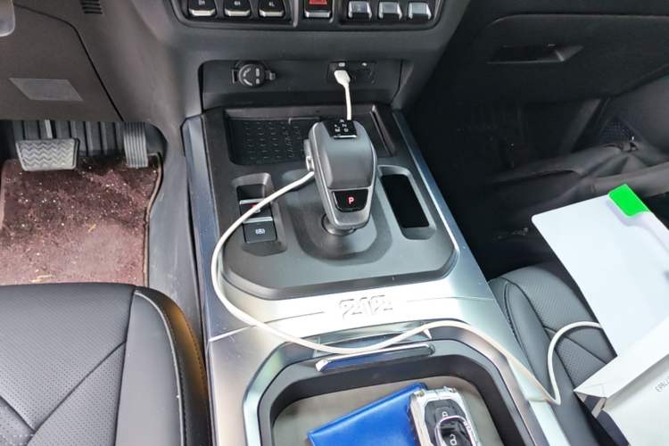 Used 212 T01 2025 2.0T Changfeng Gear Lever