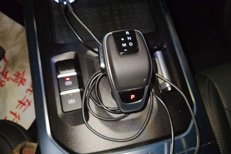 Used 212 T01 2025 2.0T Changfeng Gear Lever