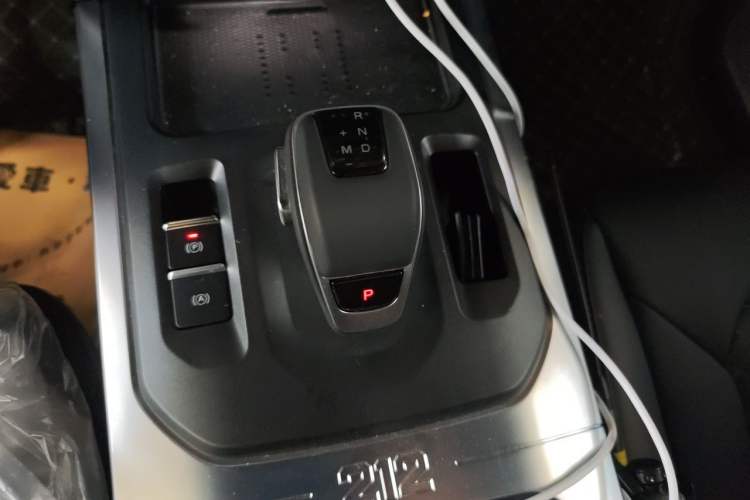 Used 212 T01 2025 Model 2.0T Diesel Gear Lever