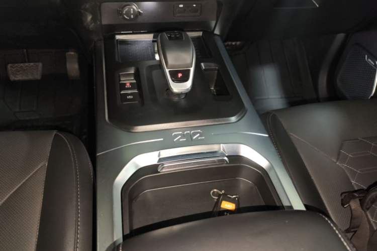 Used 212 T01 2025 2.0T Changfeng Gear Lever