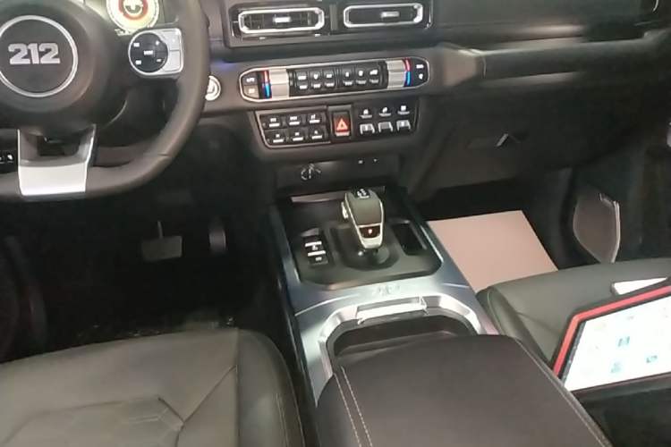Used 212 T01 2025 2.0T Changfeng Gear Lever