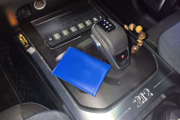Used 212 T01 2025 2.0T Changfeng Gear Lever