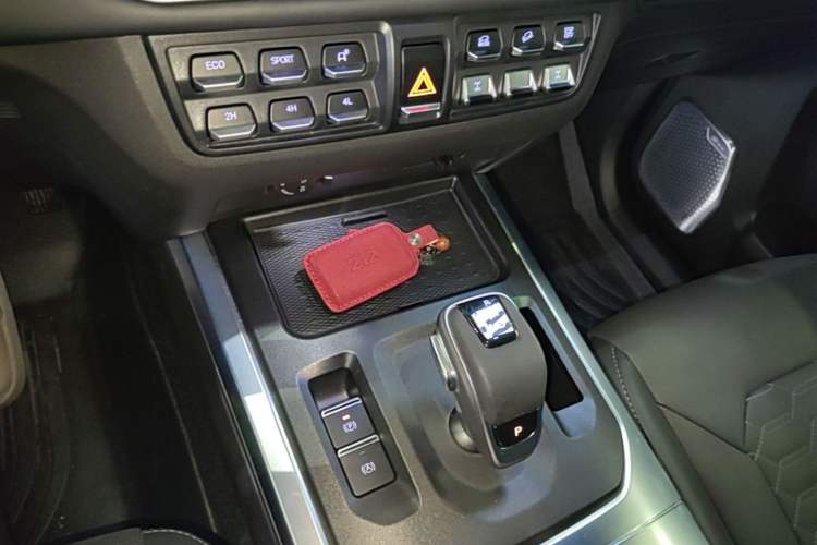 Used 212 T01 2025 2.0T Changfeng Gear Lever
