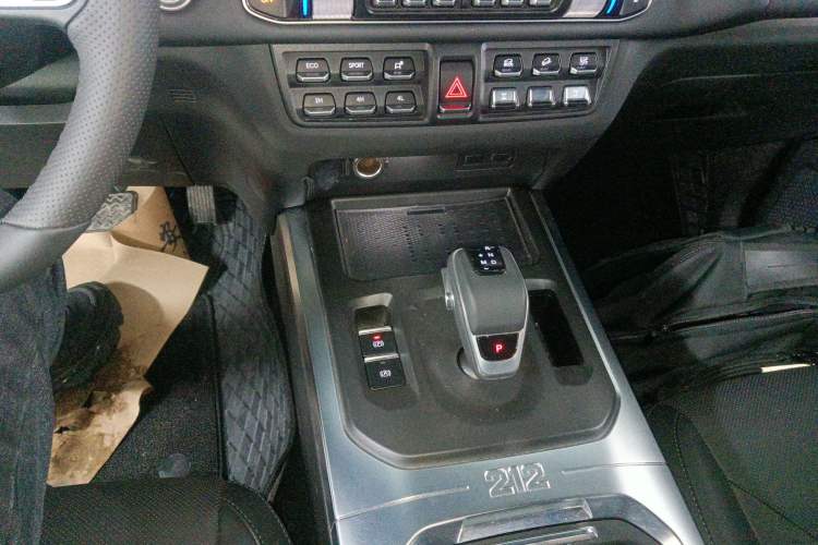Used 212 T01 2025 2.0T Changfeng Gear Lever