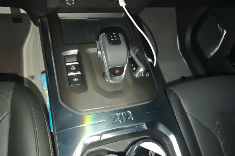 Used 212 T01 2025 2.0T Changfeng Gear Lever