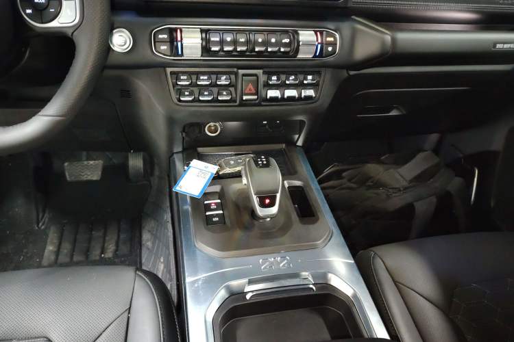 Used 212 T01 2025 2.0T Changfeng Gear Lever
