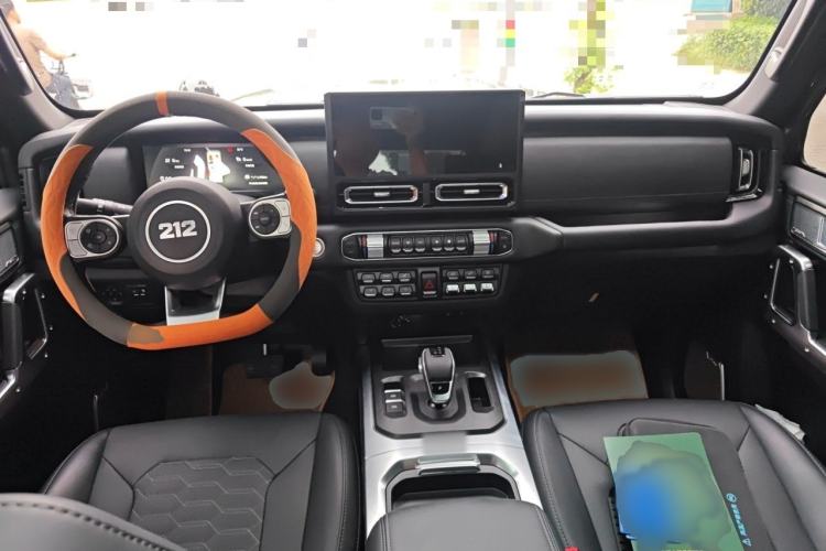 Used 212 T01 2025 2.0T Changfeng Interior 2