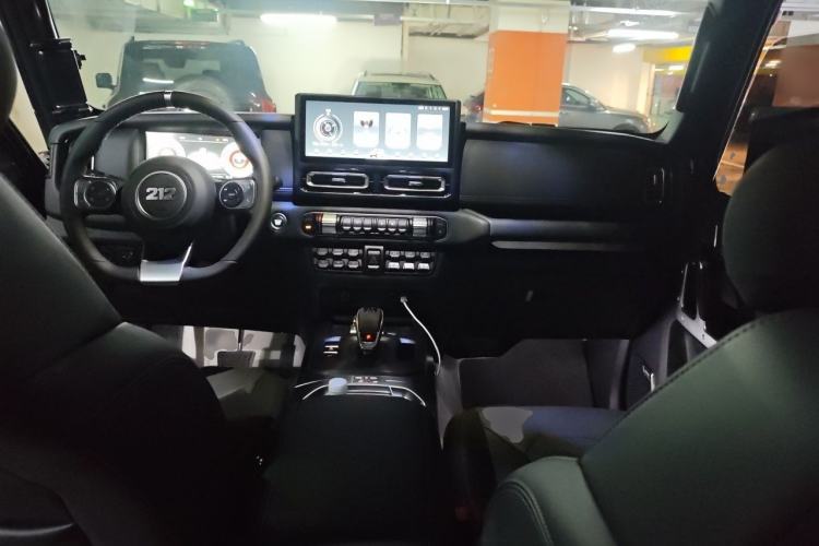 Used 212 T01 2025 2.0T Changfeng Interior 2