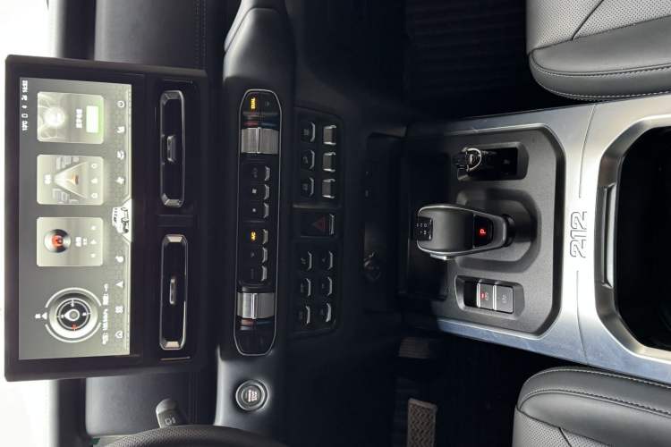 Used 212 T01 2025 2.0T Changfeng Interior 3
