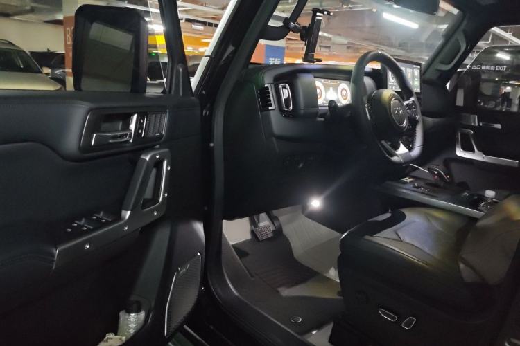 Used 212 T01 2025 2.0T Changfeng Interior 3