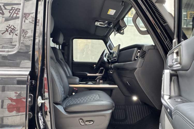 Used 212 T01 2025 2.0T Changfeng Interior 5
