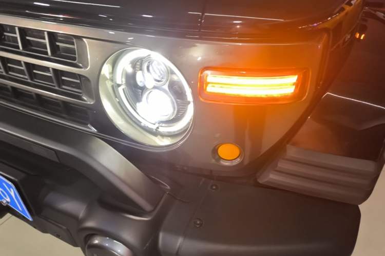 Used 212 T01 2025 2.0T Changfeng Left Front Headlight