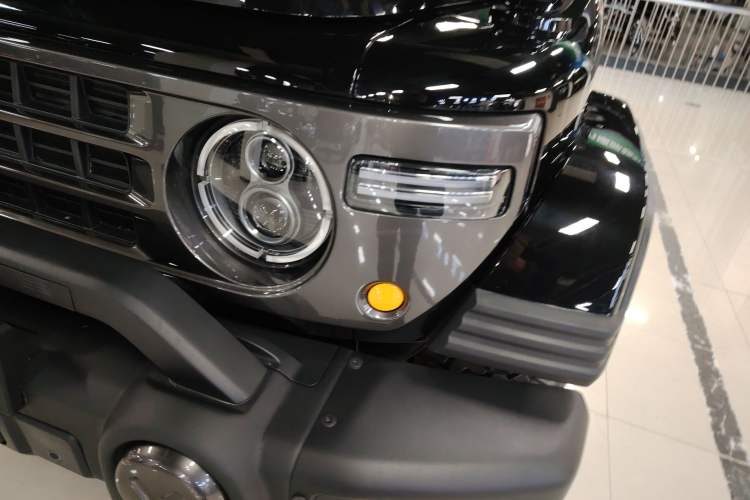 Used 212 T01 2025 2.0T Changfeng Left Front Headlight