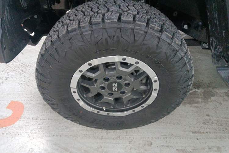 Used 212 T01 2025 2.0T Changfeng Left Front Wheel Hub