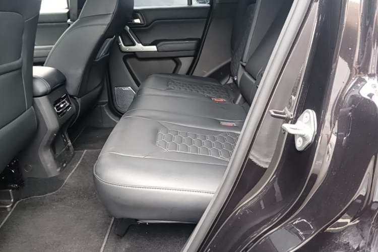 Used 212 T01 2025 Model 2.0T Diesel Left Rear Seat