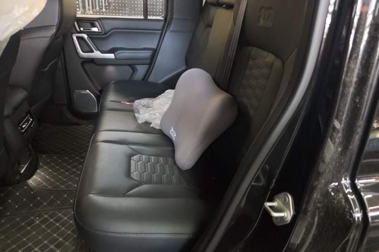 Used 212 T01 2025 Model 2.0T Diesel Left Rear Seat
