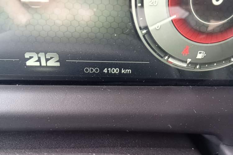 Used 212 T01 2025 Model 2.0T Diesel Odometer Close Up