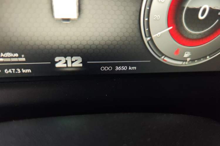 Used 212 T01 2025 Model 2.0T Diesel Odometer Close Up