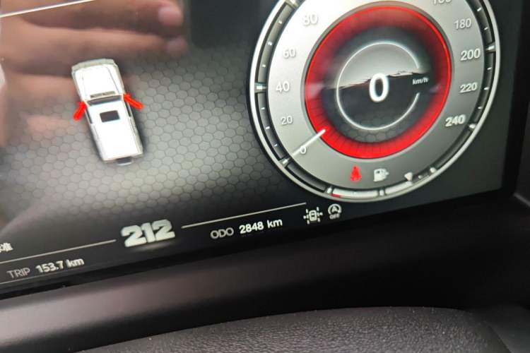 Used 212 T01 2025 2.0T Changfeng Odometer Close Up