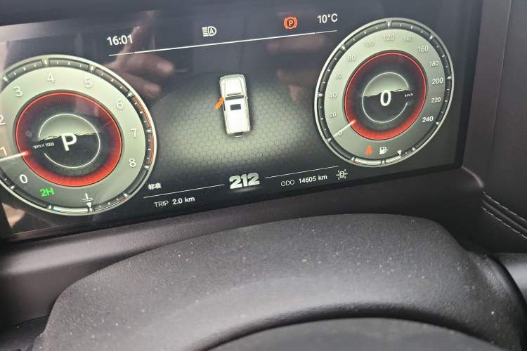 Used 212 T01 2025 2.0T Changfeng Odometer Close Up