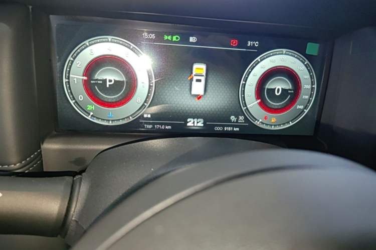 Used 212 T01 2025 2.0T Changfeng Odometer Close Up