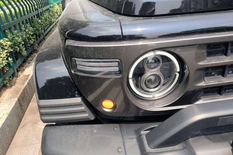 Used 212 T01 2025 2.0T Changfeng Right Front Headlight