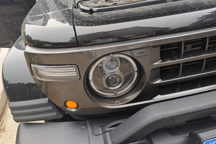 Used 212 T01 2025 2.0T Changfeng Right Front Headlight