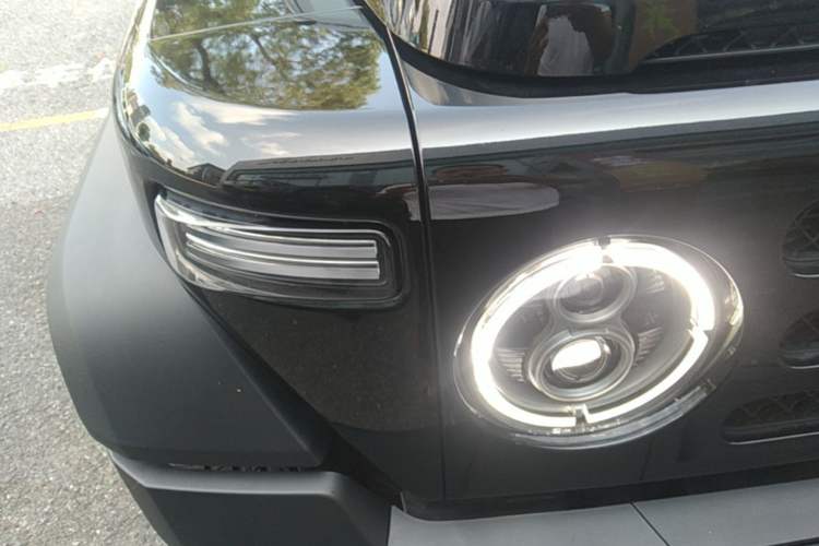 Used 212 T01 2025 Model 2.0T Diesel Right Front Headlight