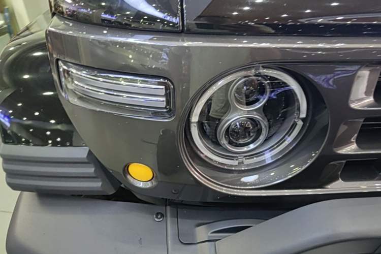 Used 212 T01 2025 2.0T Changfeng Right Front Headlight