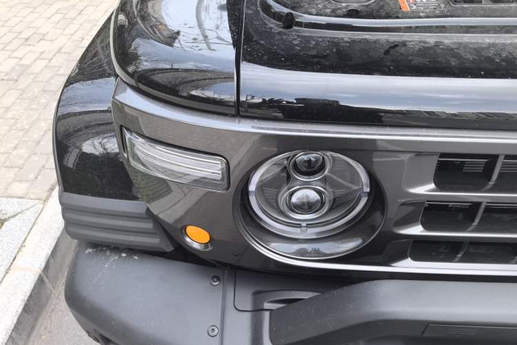 Used 212 T01 2025 2.0T Changfeng Right Front Headlight