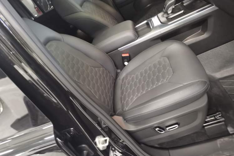 Used 212 T01 2025 2.0T Changfeng Right Front Seat