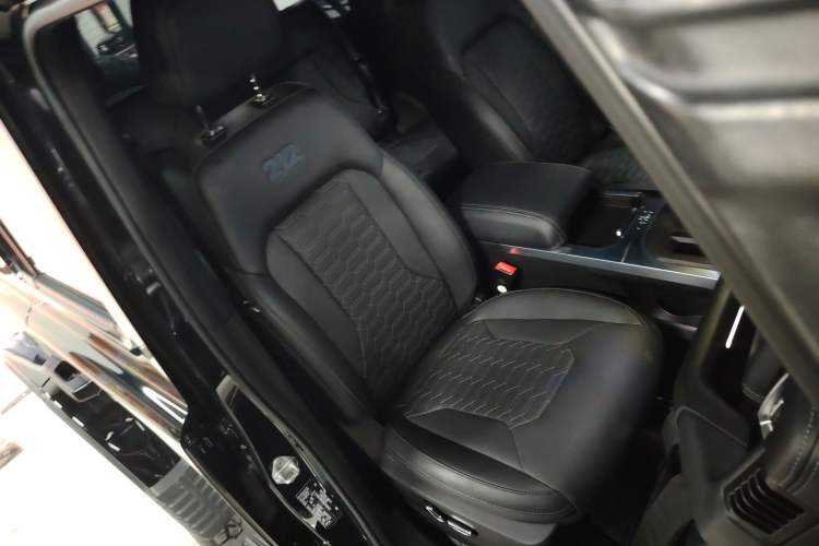 Used 212 T01 2025 2.0T Changfeng Right Front Seat