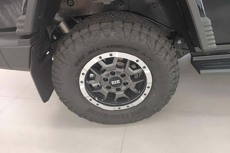 Used 212 T01 2025 2.0T Changfeng Right Rear Wheel Hub