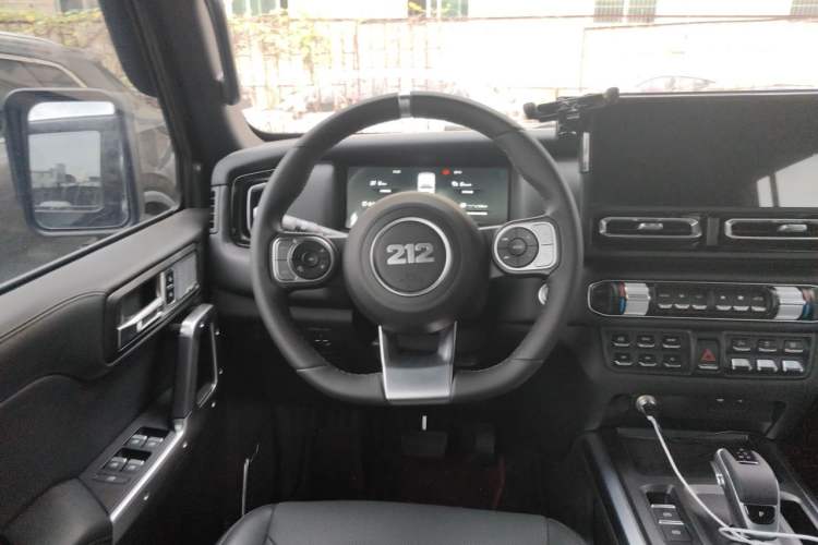 Used 212 T01 2025 Model 2.0T Diesel Steering Wheel