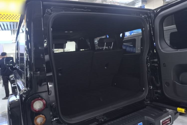 Used 212 T01 2025 2.0T Changfeng Trunk