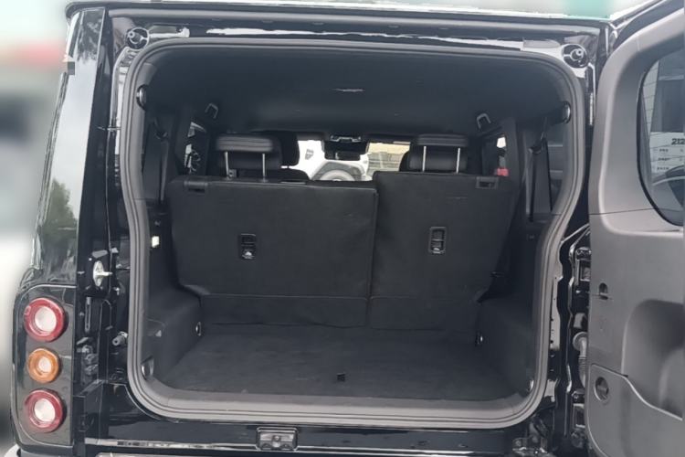 Used 212 T01 2025 Model 2.0T Diesel Trunk