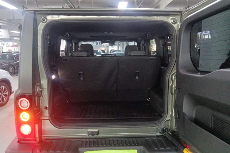 Used 212 T01 2025 2.0T Changfeng Trunk