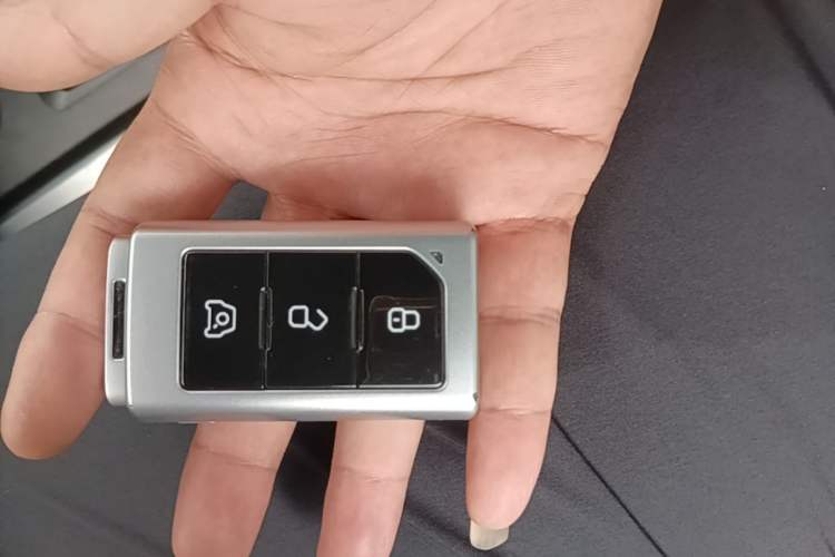 Used 212 T01 2025 Model 2.0T Diesel Vehicle Key