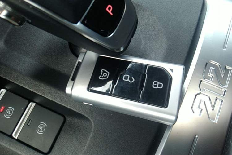 Used 212 T01 2025 Model 2.0T Diesel Vehicle Key