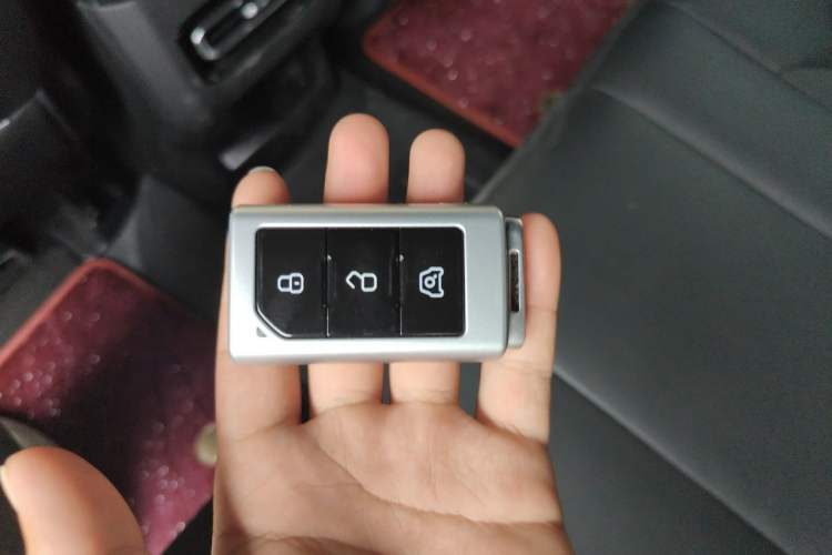 Used 212 T01 2025 Model 2.0T Diesel Vehicle Key