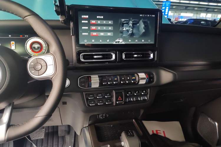 Used 212 T01 2025 2.0T Changfeng Audio And AC Panel