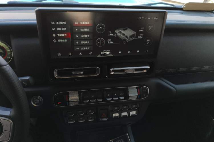 Used 212 T01 2025 2.0T Changfeng Audio And AC Panel